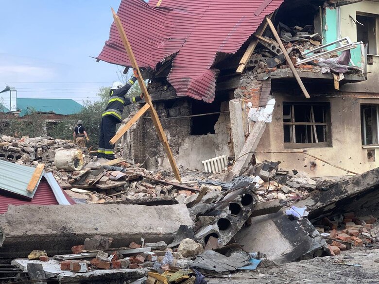 Обнаружены фрагменты тела погибшей женщины во время разборки завалов разрушенного оккупантами жилого дома в Золочеве, - ГСЧС 02 Обнаружены фрагменты тела погибшей женщины во время разборки завалов разрушенного оккупантами жилого дома в Золочеве, - ГСЧС 02