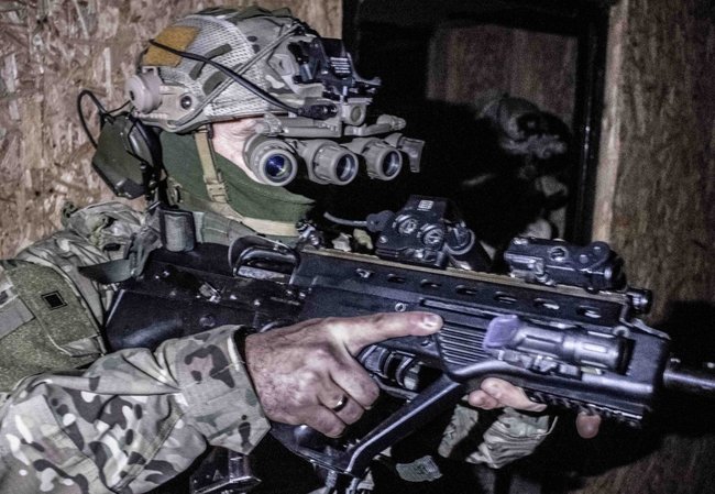 Морські спецпризначенці ВМС України відпрацювали зачистку будівель уночі 03