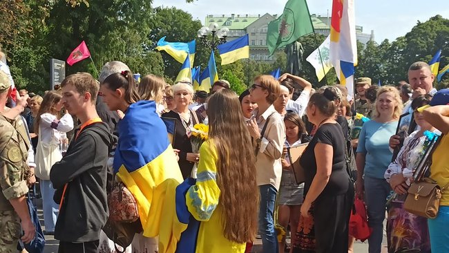 Учасники Маршу захисників України збираються в парку ім.Шевченка 02