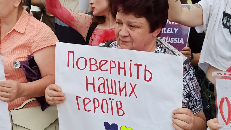 Акция Оленовка - новый Освенцим, организованная родственниками пленных защитников Азовстали, прошла в центре Киева 39