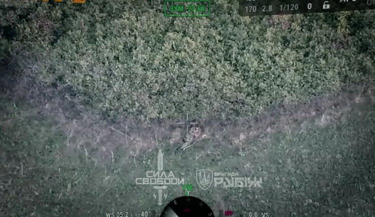 Rubizh Brigade drone gave occupier on crutches "light". VIDEO
