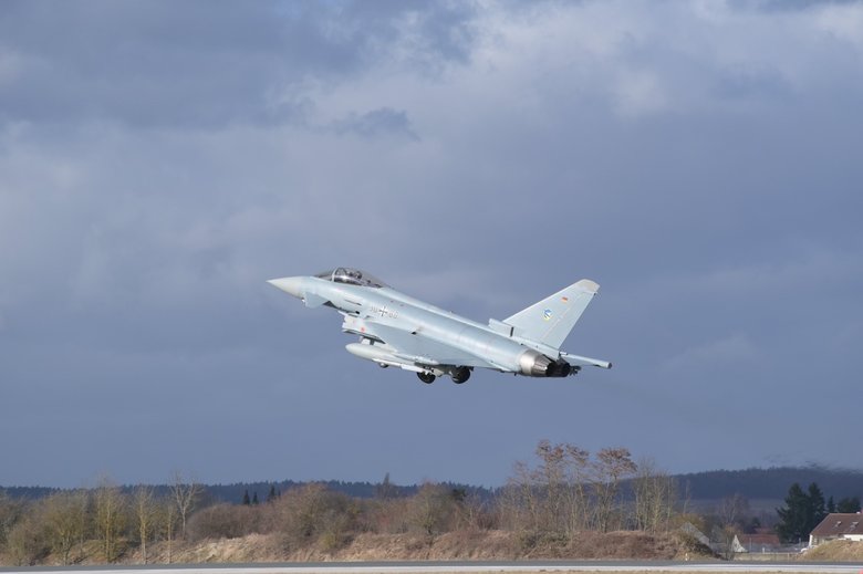 Німеччина перекинула в Румунію винищувачі Eurofighter 03