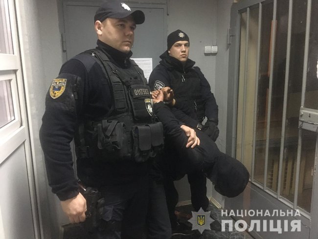 Росіянина, який утік під час транспортування в СІЗО, затримали в полі під Васильковом 03