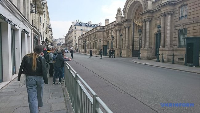 Zelenskyi arrives at Elysee Palace to meet Macron 03