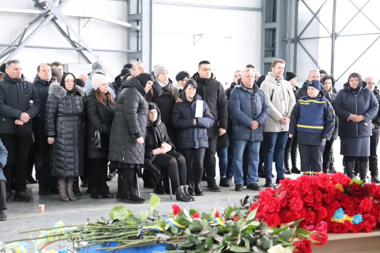 У Ніжині попрощалися з екіпажем, який загинув у авіакатастрофі в Броварах 02