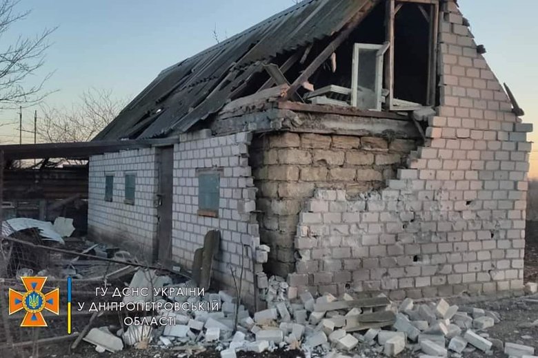 Наслідки ворожих обстрілів населеного пункту на Дніпропетровщині 01