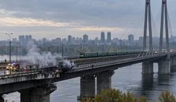 Enemy has struck South Bridge in Kyiv again; traffic has been restricted (updated). PHOTO