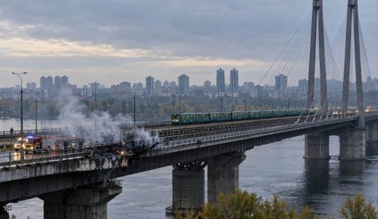 Враг вновь нанес удар по Южному мосту в Киеве