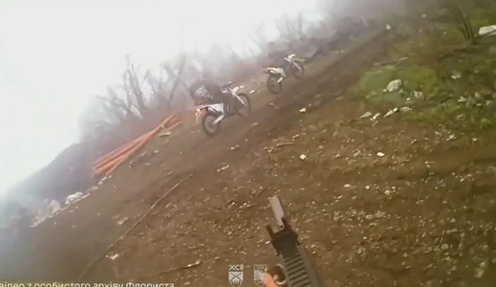 Боєць ЗСУ із позивним "Флорист" впритул ліквідував двох дезорієнтованих окупантів на мотоциклах. ВIДЕО