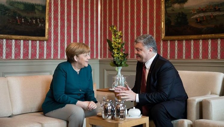 "We must return Minsk process in constructive direction," - Porosenko to Merkel