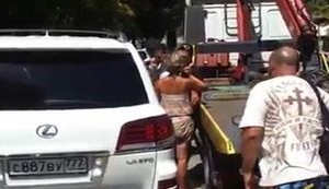 "Я из России. Мой отец, дед воевал за вашу, бл#дь, страну! И вы забыли, суки, про это!", - эвакуация неправильно припаркованного Лексуса с московскими номерами в Хорватии. ВИДЕО