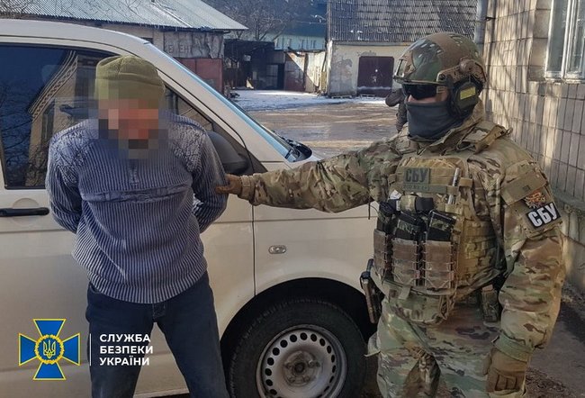 В Ривном предотвращено заказное убийство активиста, выступавшего против нелегальной добычи янтаря, - СБУ 02