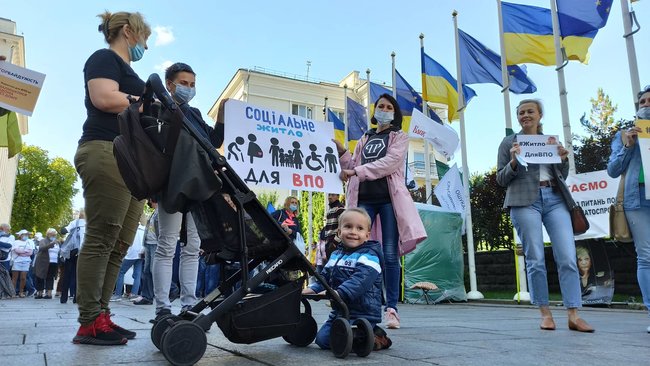 Переселенцы пикетировали ОП с требованием возобновить работу жилищных программ: Ми вдома, але без будинку! 21