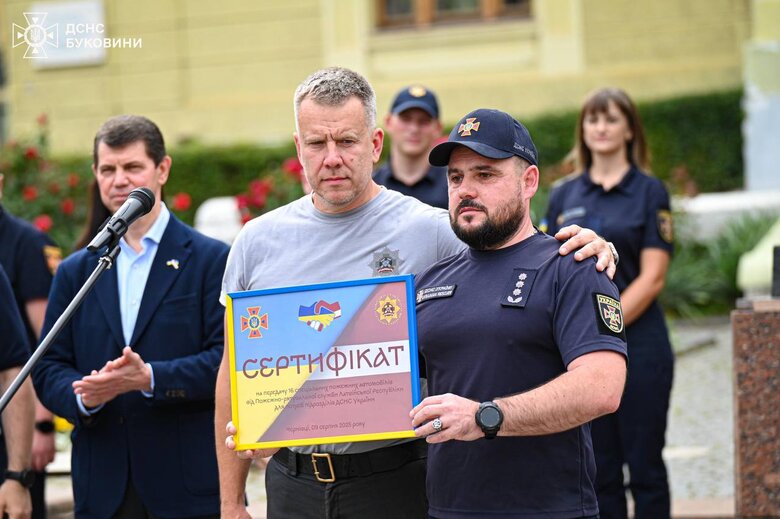 ДСНС отримала від Латвії пожежні автомобілі