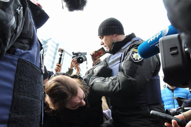 Police detains attackers of feminist rally held in downtown Kyiv 33 Police detains attackers of feminist rally held in downtown Kyiv 33