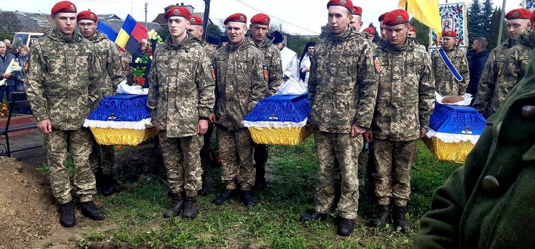 Останки трьох воїнів УПА перепоховали з військовими почестями на Тернопільщині 05