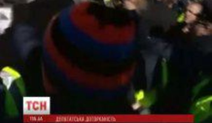 На марше памяти латвийского легиона СС депутаты подрались с полицией. ВИДЕО