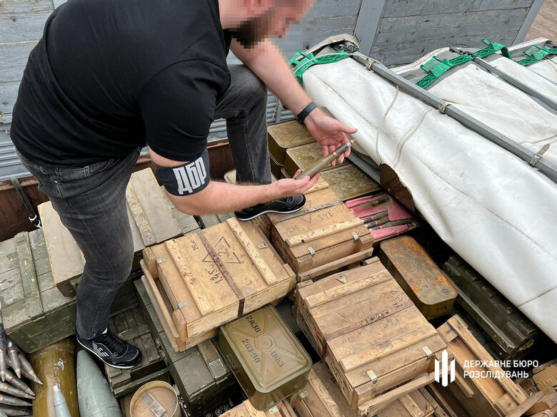 Понад 10 тонн російських боєприпасів та зенітну установку виявили на Харківщині, - ДБР 06