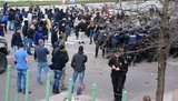 Фанати закидали поліцію камінням під час футбольного матчу в Маріуполі. ФОТОрепортаж