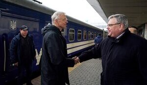 Премьер Латвии Кариньш прибыл в Киев: Победа Украины имеет решающее значение для свободной Европы. ФОТО