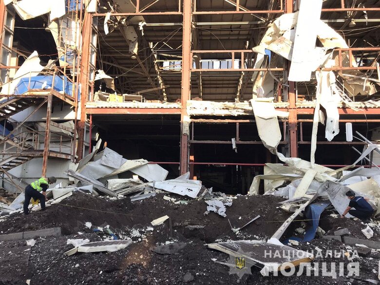 Окупанти вночі завдали ракетного удару по Мерефі на Харківщині, пошкоджено цехи підприємства, поранено охоронця 10
