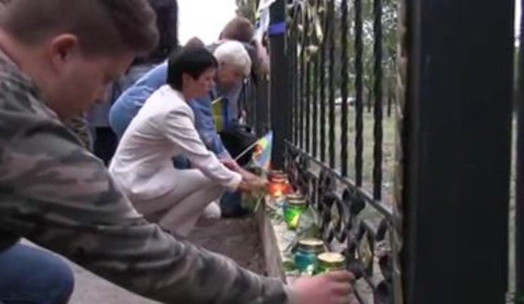 Память погибших под Иловайском украинских бойцов почтили в Северодонецке. ВИДЕО