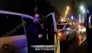 "У нас полиция - наркоманы и дебилы", - "слуга народа" Галушко оскорбляет патрульных, остановивших его автомобиль для досмотра. ВIДЕО