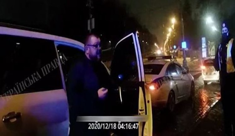 "У нас полиция - наркоманы и дебилы", - "слуга народа" Галушко оскорбляет патрульных, остановивших его автомобиль для досмотра. ВIДЕО