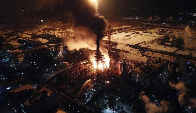 Масштабна пожежа сталася на хімзаводі "Карпатнафтохім" у Калуші. ВІДЕО+ФОТОрепортаж