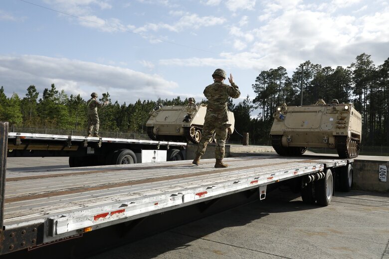В США загружают бронетранспортеры M113 для предоставления Украине, - Генштаб ВСУ 01