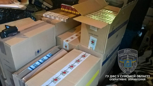 Податківці ліквідували міжрегіональну схему обігу контрафактних тютюнових виробів, вилучено сигарет на 3,9 млн грн 03