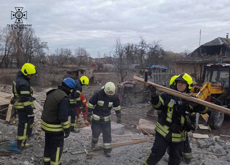 Наслідки ракетної атаки на Київ 02