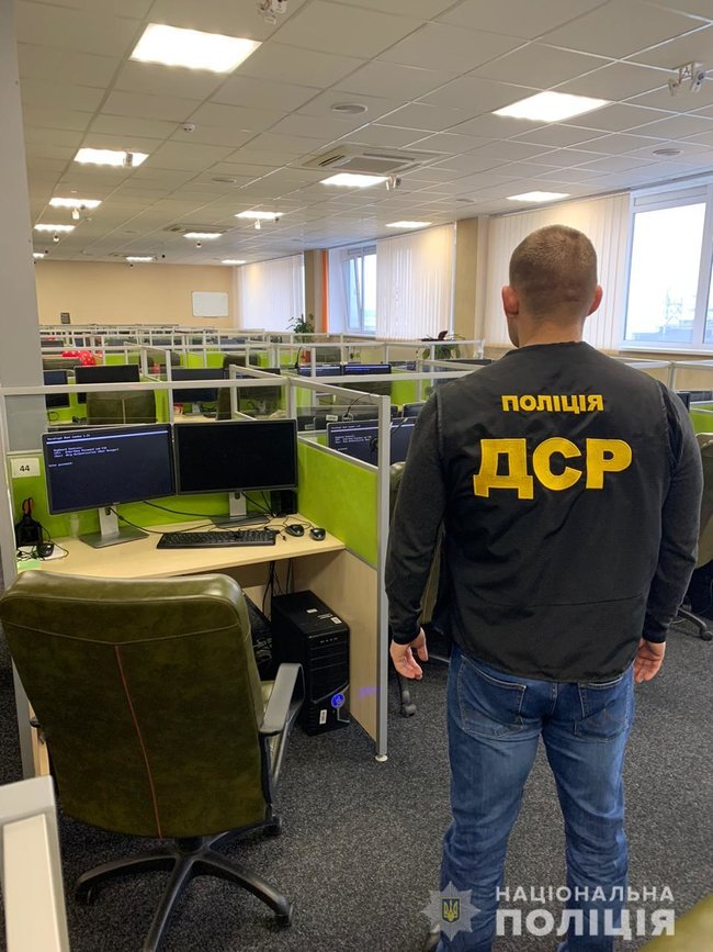В Киеве ликвидирован аналитический центр букмекерской конторы, работавший круглосуточно, - Нацполиция 02