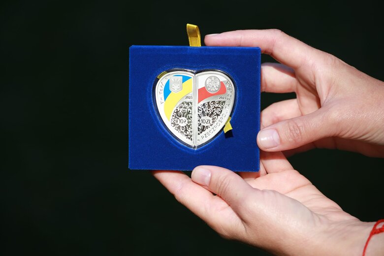 Україна та Польща випустили спільні монети, присвячені дружбі та братству 01