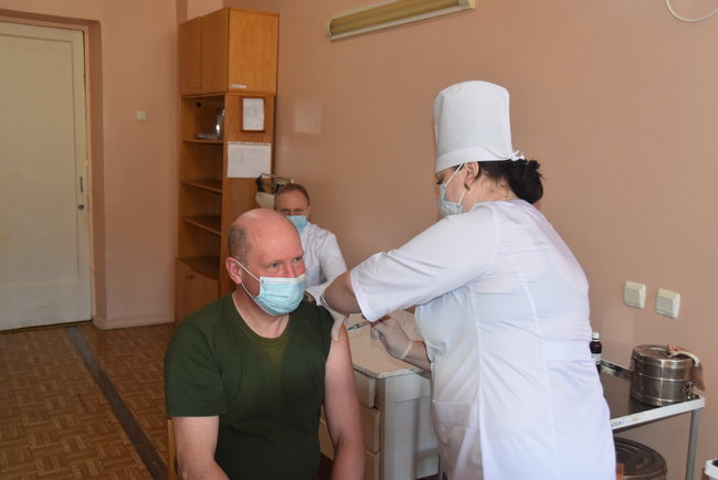 В Сухопутных войсках начался первый этап вакцинации военнослужащих 04