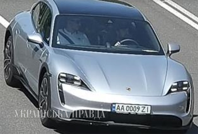 Tymoshenko drives Porsche for $100,000 and rents 1,200 sq m estate from developer Nikonov at three times the lower price, - media 10