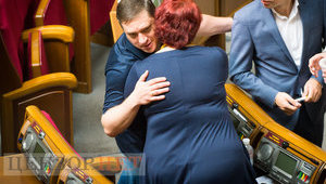Объятия Третьяковой и Иванисова, "задание для Лещенко" на УЗ и переписка в чате СН: "Если он идеальный вариант, для нас - это жопа", - работа ВР 2 июля. ФОТОрепортаж