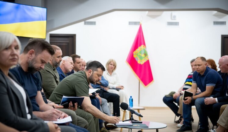 На підприємствах прифронтових громад можуть збільшити відсоток заброньованих працівників, - Зеленський