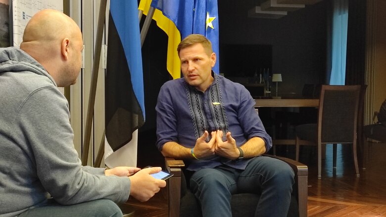 Міністр оборони Естонії Ханно Певкур: Естонія передала ЗСУ протитанкові гранатомети, 120-мм міномети та 90-мм протитанкові гармати. Озброєння вже в Україні, там, де воно потрібне 01