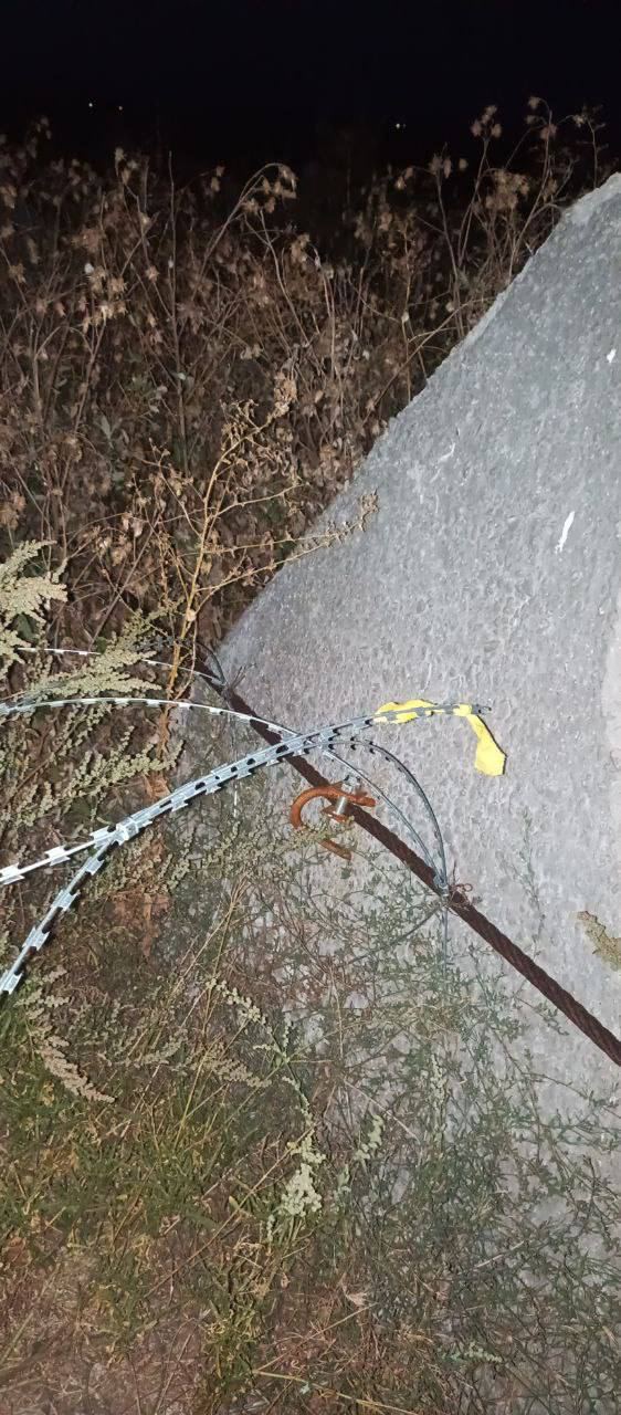 Жовті стрічки розвісили на зубах дракона біля окупованого Джанкоя, - активісти 01