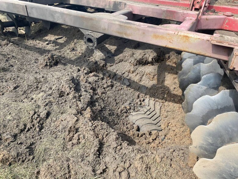 На околицях Чернігова трактор підірвався на міні, - ОК Північ 03 На околицях Чернігова трактор підірвався на міні, - ОК Північ 03