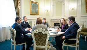 Сергей Корецкий и посол Великобритании Нил Кромптон