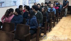 Полиция обнаружила на Киевщине 28 нелегальных мигрантов из Вьетнама: Ходили и просили есть. ФОТО