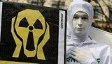 "Гринпис" пришел к РосАтому - напомнить о Фукусиме и Чернобыле. ФОТОрепортаж