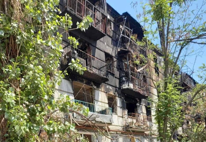 Войска РФ атакуют Лисичанский НПЗ, удерживают его часть. Обстрелы очень плотные, уничтожают дом за домом, - Гайдай 10