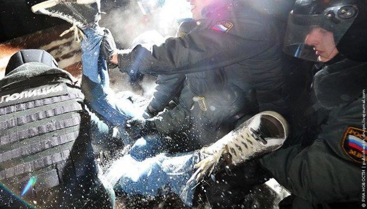 Власти России похвалили полицию: избивали людей законно. ФОТО