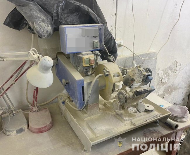Злочинну групу, яка налагодила переробку бурштину та відправку його в ОАЕ, ліквідовано на Волині, - Нацполіція 02