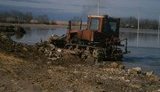 Депутат от ПР проложил дорогу через озеро Лиман в Крыму к своему кафе. ФОТОрепортаж