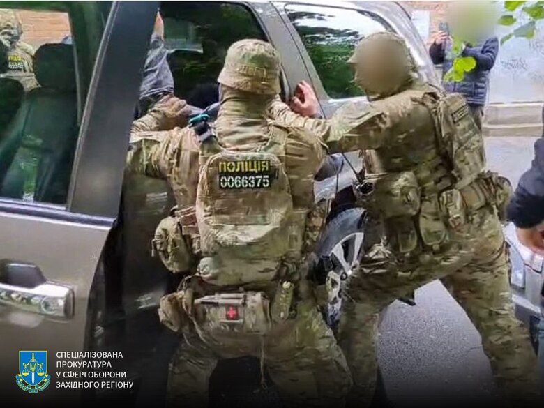 В Хмельницком сообщено о подозрении пособникам уклонистов