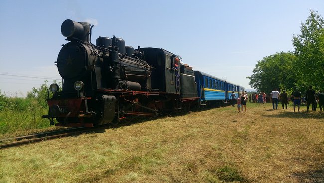 На Закарпатье запустили ретро-поезд на буковых дровах 01